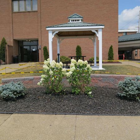 Best Western Plus Wooster Hotel & Conference Center Exterior foto